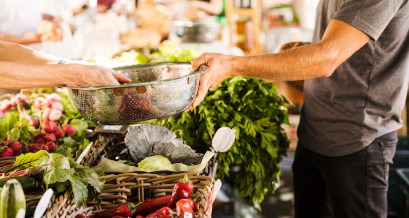 Hasta qué hora está abierta la tienda de alimentos más cercana