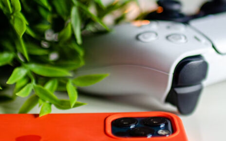 Mando PlayStation y smartphone
