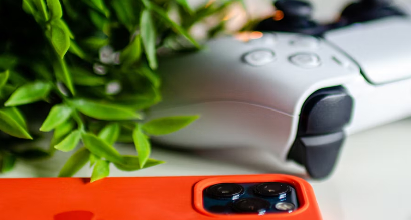Mando PlayStation y smartphone